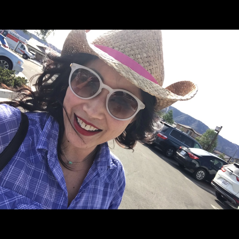 Meet your Posher, Cynthia